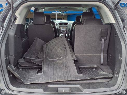 Used 2017 Chevrolet Traverse LT image 7