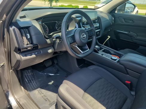 Used 2025 Nissan Pathfinder SV w/ Cargo Package AWD/4WD image 16