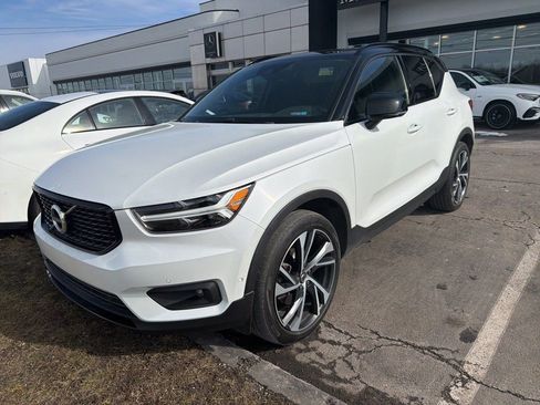 Used 2019 Volvo XC40 T5 R-Design image 1