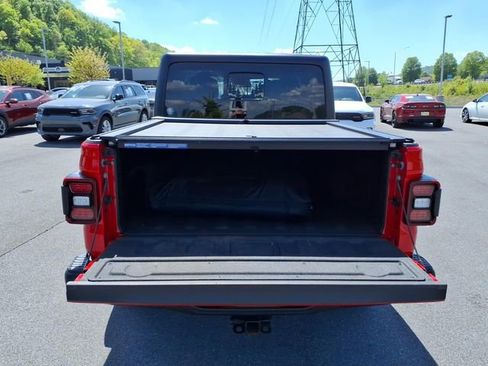 Used 2024 Jeep Gladiator Rubicon AWD/4WD image 11