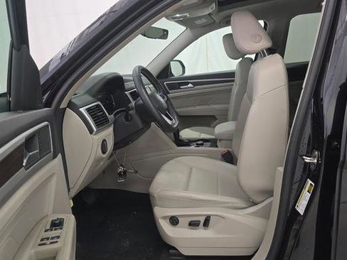 Used 2022 Volkswagen Atlas SE w/ Panoramic Sunroof Package image 3