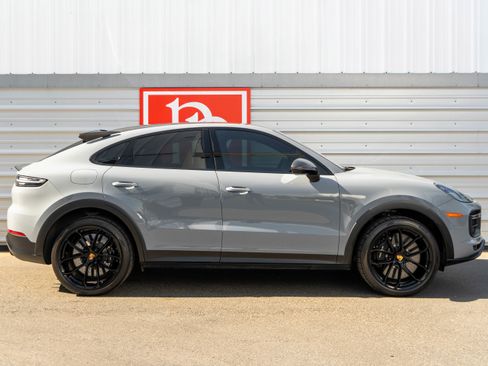 Used 2023 Porsche Cayenne Turbo GT AWD/4WD image 44