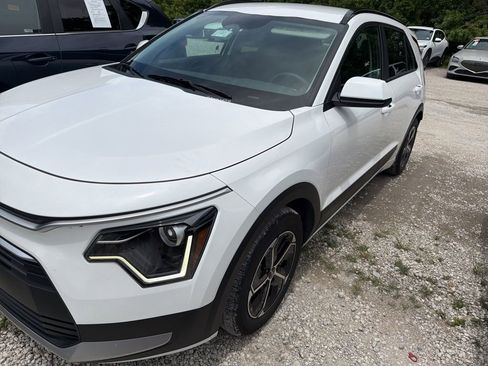 Used 2025 Kia Niro LX FWD image 1
