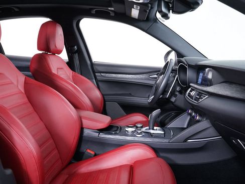 Used 2024 Alfa Romeo Stelvio Sprint AWD/4WD image 29
