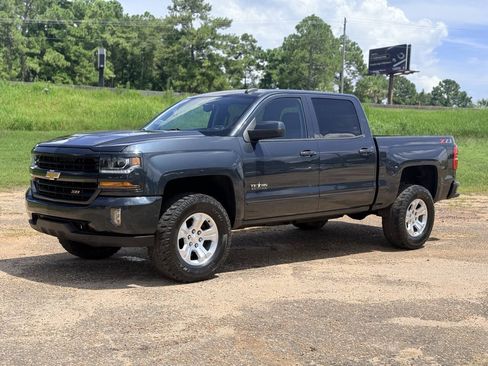 Used 2018 Chevrolet Silverado 1500 LT w/ Texas Edition AWD/4WD image 1