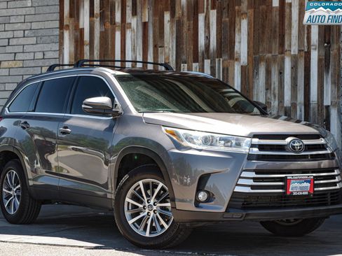 Used 2019 Toyota Highlander XLE AWD/4WD image 9