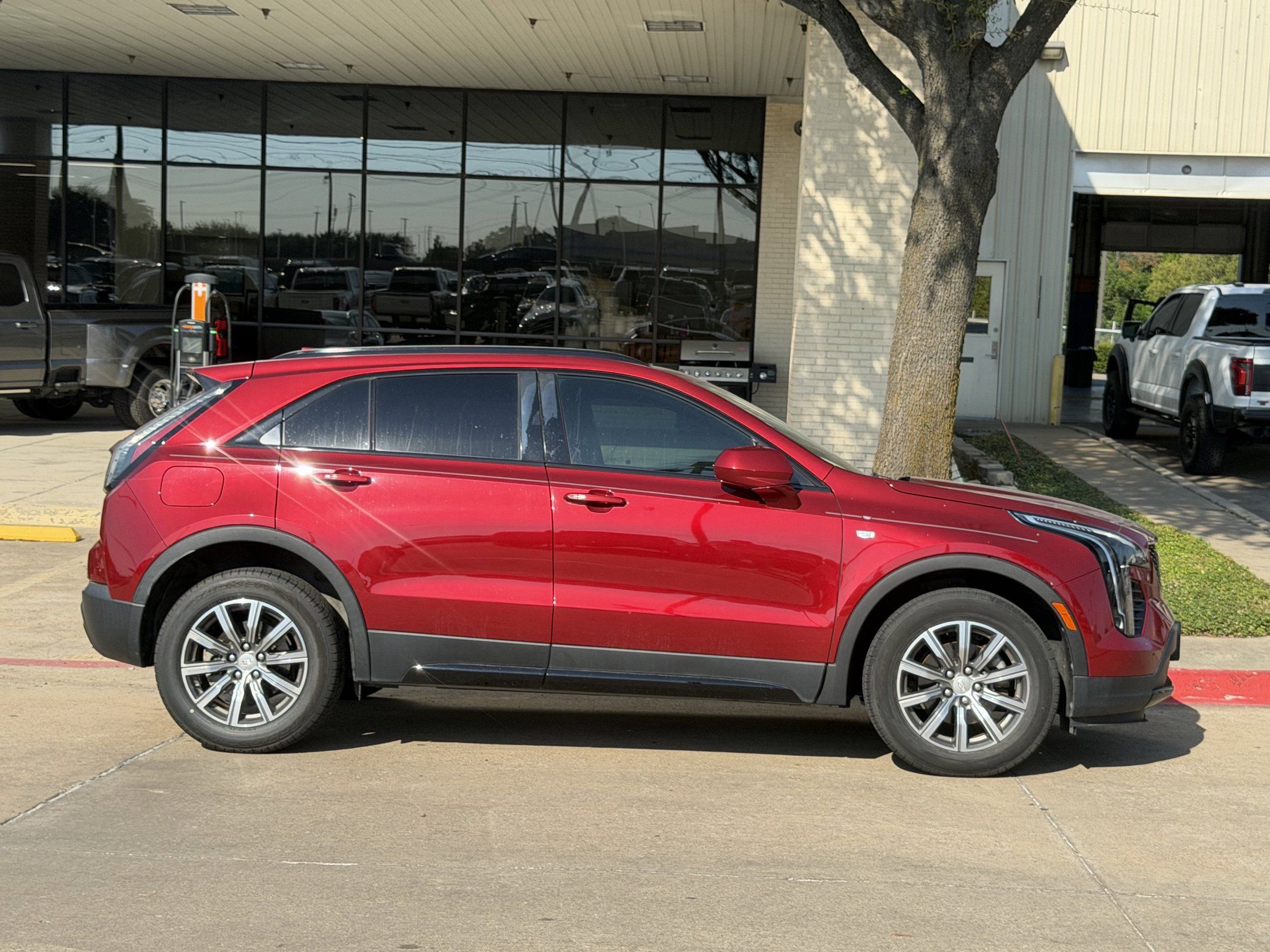 Used 2019 Cadillac XT4 Sport FWD image 3