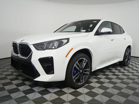 New 2026 BMW X2 xDrive28i w/ Technology Package AWD/4WD image 7