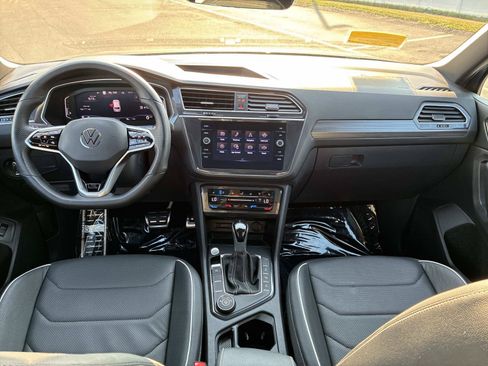 Certified 2024 Volkswagen Tiguan SEL R-Line AWD/4WD image 19
