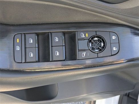 Used 2024 Nissan Rogue S image 14