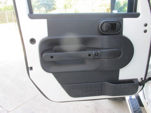 Used 2008 Jeep Wrangler Unlimited X image 11