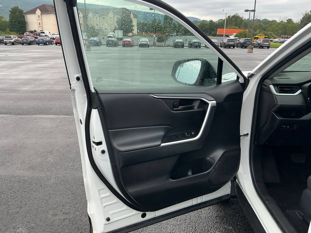 Certified 2023 Toyota RAV4 LE AWD/4WD image 16