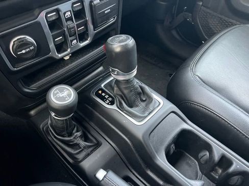 Used 2019 Jeep Wrangler Unlimited Sahara image 28