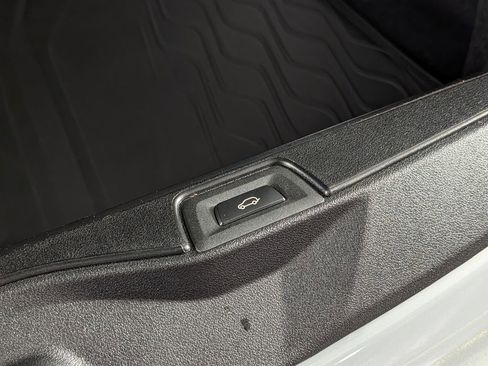 Used 2025 BMW X5 xDrive40i w/ M Sport Package image 18