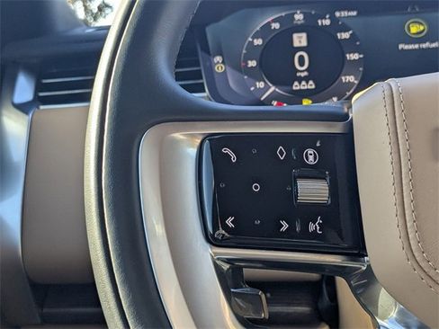 Used 2025 Land Rover Range Rover SE image 20