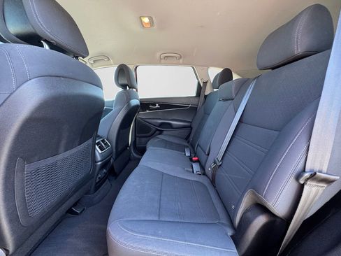 Used 2017 Kia Sorento AWD image 11