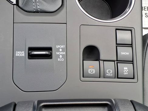 Used 2024 Toyota Highlander XLE image 22