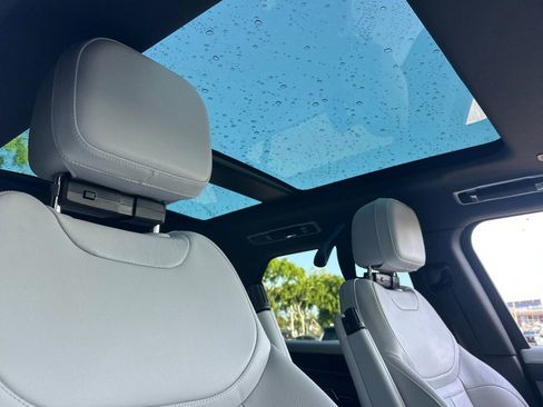 Used 2025 Land Rover Range Rover Sport image 25