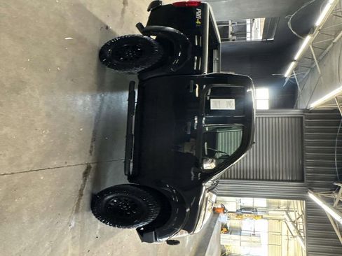 Used 2019 Nissan Frontier PRO-4X image 2