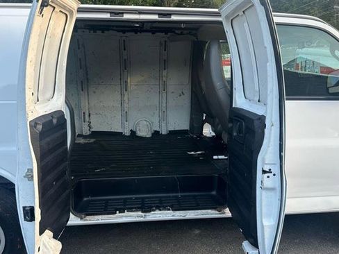 Used 2017 Chevrolet Express 2500 image 15