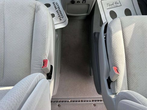 Used 2013 Toyota Sienna LE FWD image 27