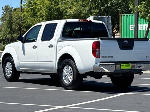 Used 2019 Nissan Frontier SV RWD image 3