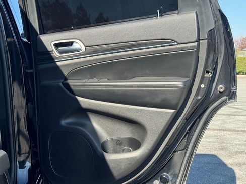 Used 2019 Jeep Grand Cherokee Limited image 24