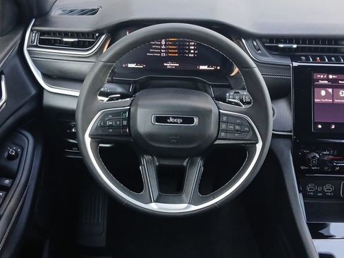 Used 2025 Jeep Grand Cherokee L Altitude AWD/4WD image 21
