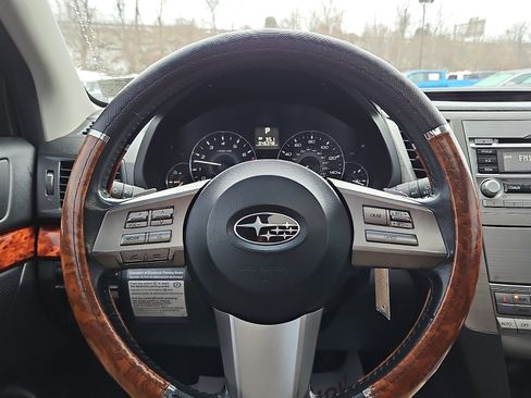 Used 2011 Subaru Outback 2.5i Limited image 19