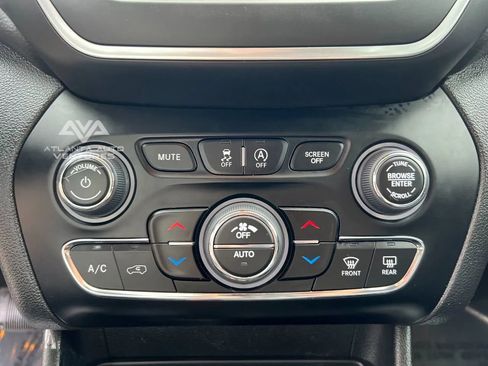 Used 2023 Jeep Cherokee Altitude Lux image 34