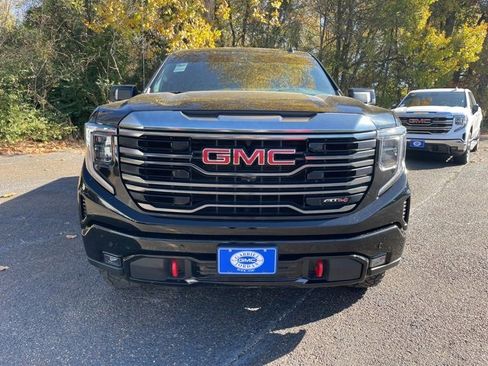 Used 2024 GMC Sierra 1500 AT4 w/ Technology Package image 8