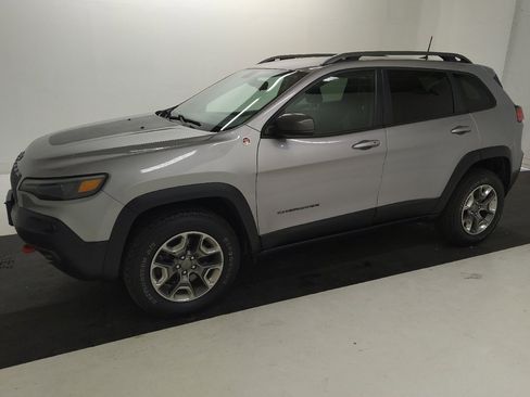 Used 2019 Jeep Cherokee Trailhawk w/ Cold Weather Group AWD/4WD image 2