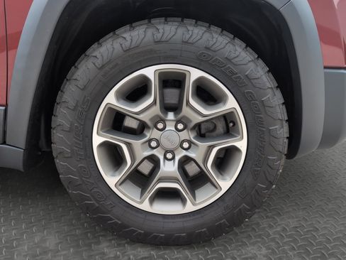 Used 2020 Jeep Cherokee Trailhawk w/ Cold Weather Group AWD/4WD image 10