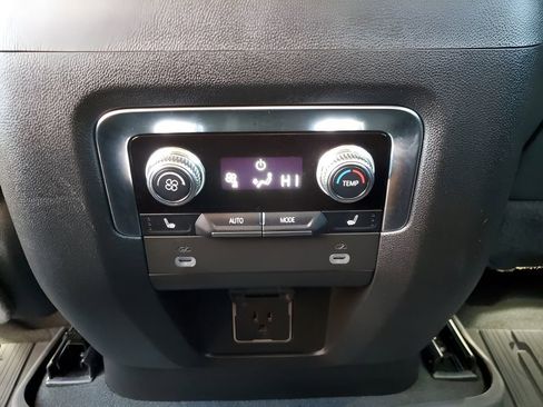 Used 2024 GMC Yukon XL AT4 w/ AT4 Premium Plus Package image 21