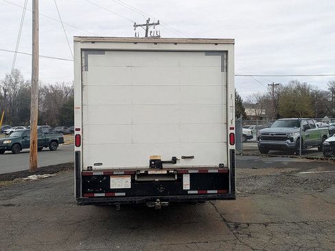 Used 2018 GMC Savana 3500 Extended w/ Driver Convenience Package image 6