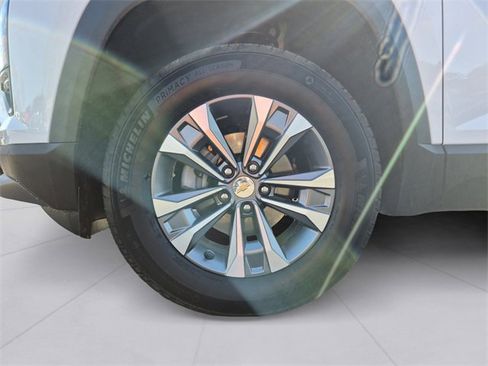 Used 2026 Chevrolet Equinox LT w/ Convenience Package II image 9