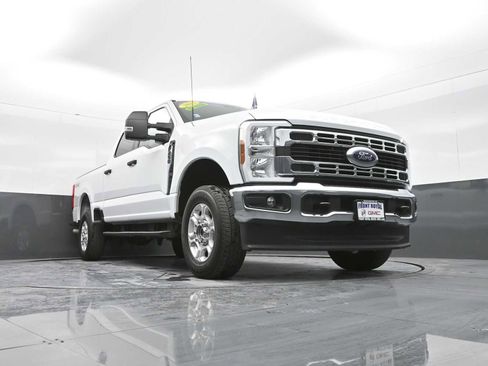 Used 2025 Ford F250 XLT image 33
