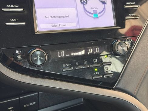 Used 2019 Toyota Camry LE FWD image 7