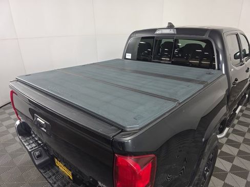 Used 2020 Toyota Tacoma SR5 AWD/4WD image 10