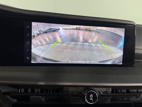Used 2025 Nissan Murano SV FWD image 22