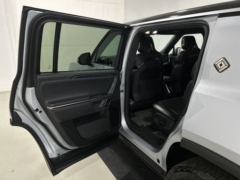 Used 2024 Rivian R1S Adventure AWD/4WD image 17