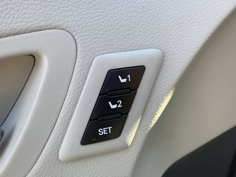 Used 2021 Toyota Sienna Limited image 28