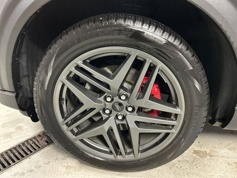 Used 2025 Ford Explorer ST-Line w/ ST-Line Street Pack image 9