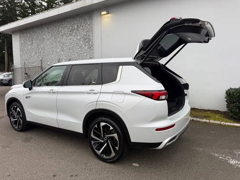 Used 2024 Mitsubishi Outlander SE image 13