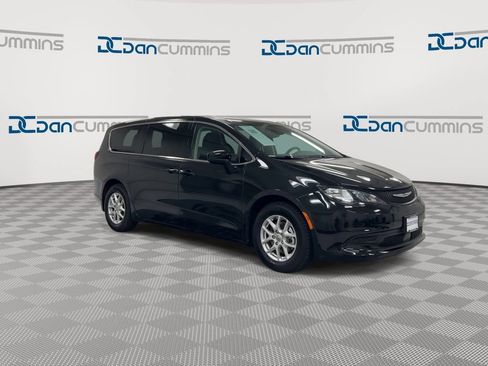 Used 2023 Chrysler Voyager LX FWD image 2