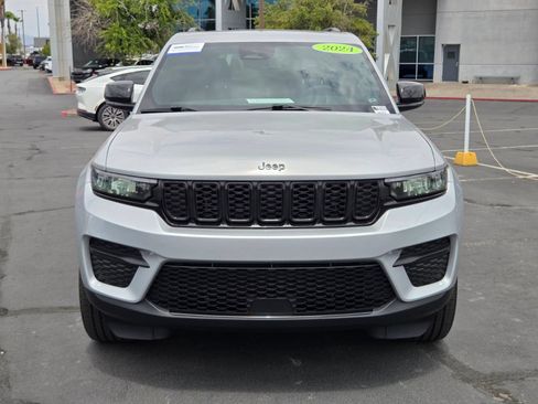 Used 2024 Jeep Grand Cherokee Altitude AWD/4WD image 8