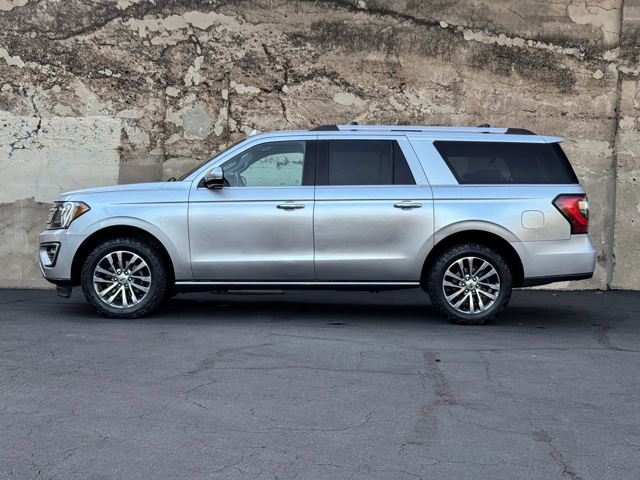 Used 2018 Ford Expedition Max Limited AWD/4WD image 9