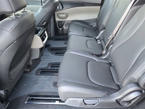 New 2026 Kia Carnival image 21