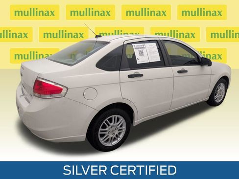 Used 2011 Ford Focus SE image 3
