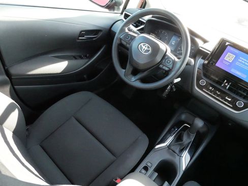 Certified 2025 Toyota Corolla LE image 9